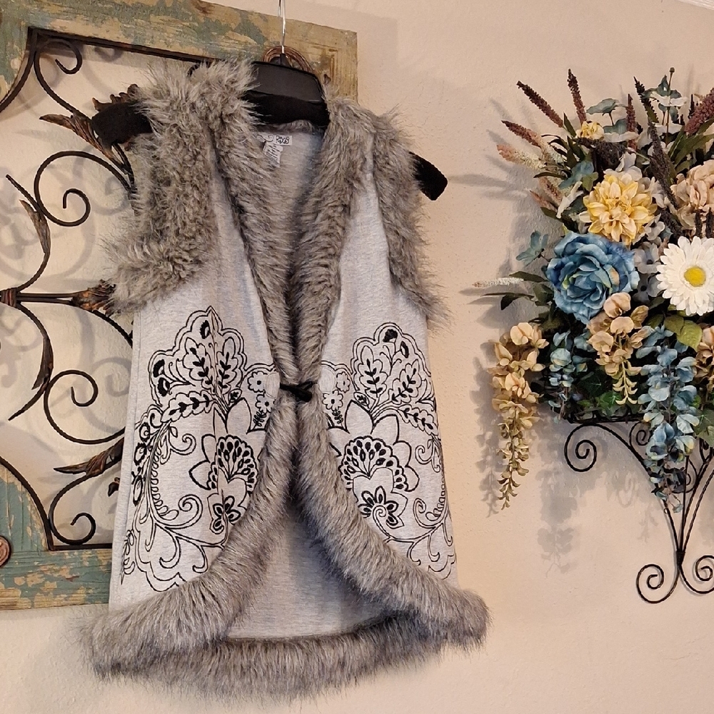 RXB Gray/Tan and Black Faux Fur Trim Vest. NWOT Size Medium